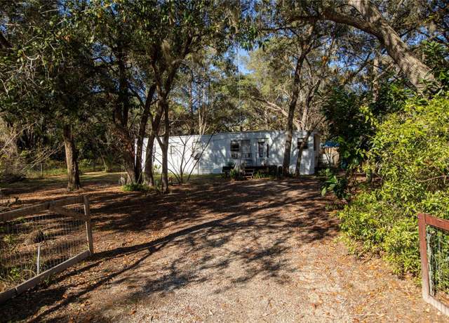 Property at 270 Bay St, Hawthorne, FL 32640, 2 beds, 1 bath
