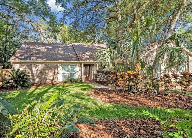 Property at 828 Timber Court Ct, Apopka, FL 32712, 4 beds, 3 baths
