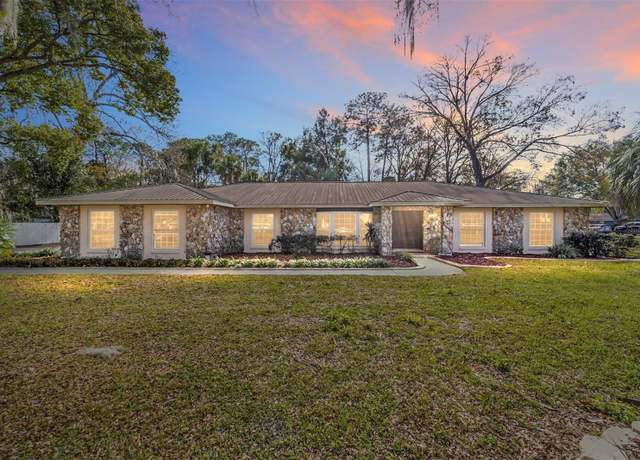 Property at 2528 SE 15th St, Ocala, FL 34471, 4 beds, 3 baths