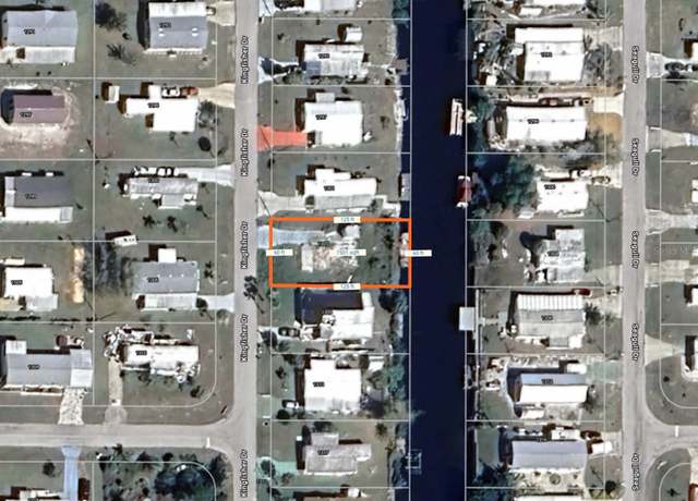 Property at 1305 Kingfisher Dr, Englewood, FL 34224