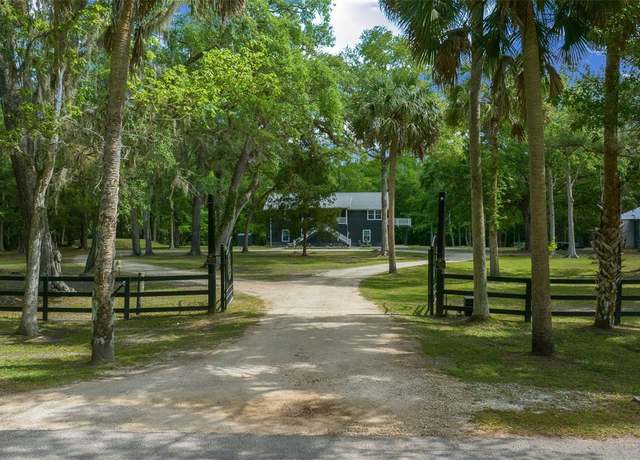 Property at 11311 NE 40th Street Rd, Silver Springs, FL 34488, 3 beds, 2.5 baths