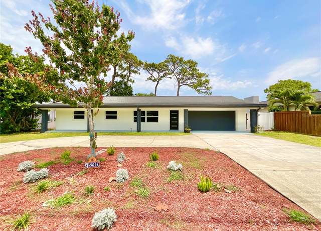 Property at 1290 Michigan Blvd, Dunedin, FL 34698, 4 beds, 3 baths