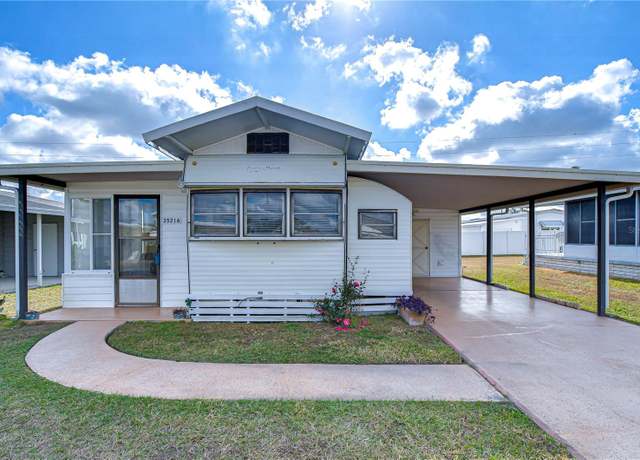 Property at 35216 Dodie Dr, Zephyrhills, FL 33541, 1 bed, 1.5 baths