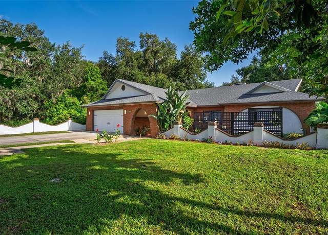 Property at 4219 Magnolia Ave, Leesburg, FL 34748, 4 beds, 3 baths