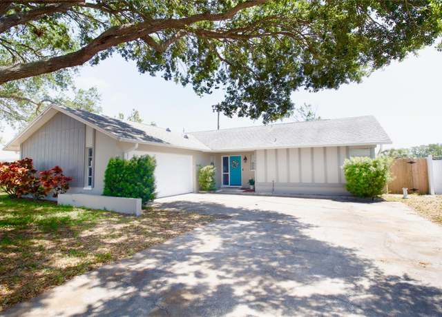 Property at 10035 82nd St, Seminole, FL 33777, 4 beds, 2 baths