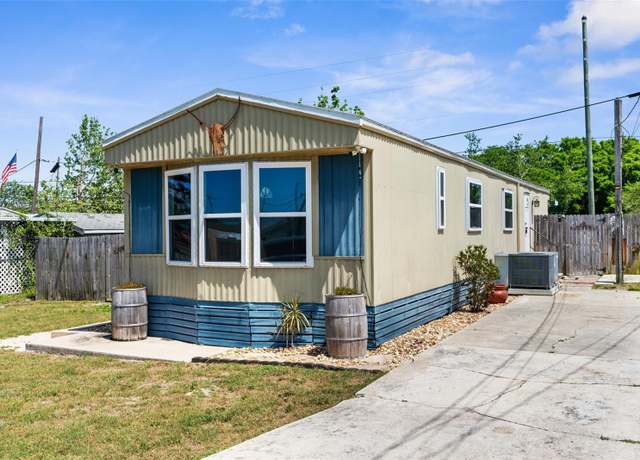 Property at 1938 Holiday Dr, Holiday, FL 34691, 2 beds, 2 baths
