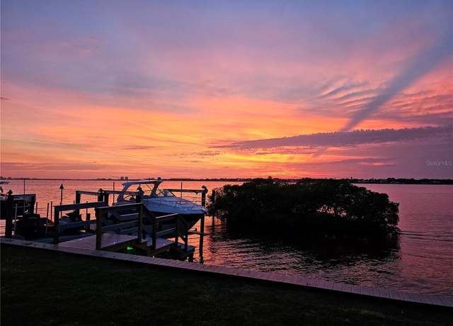 Property at 684 Regatta Way, Bradenton, FL 34208, 5 beds, 4.5 baths