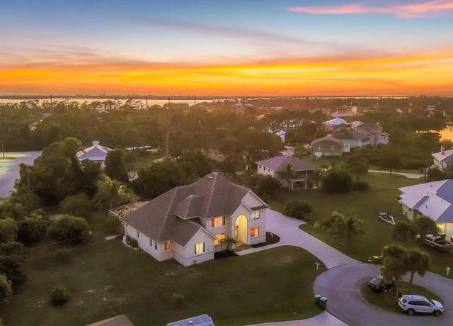 Property at 2091 Marlin Way, Englewood, FL 34224, 5 beds, 3.5 baths