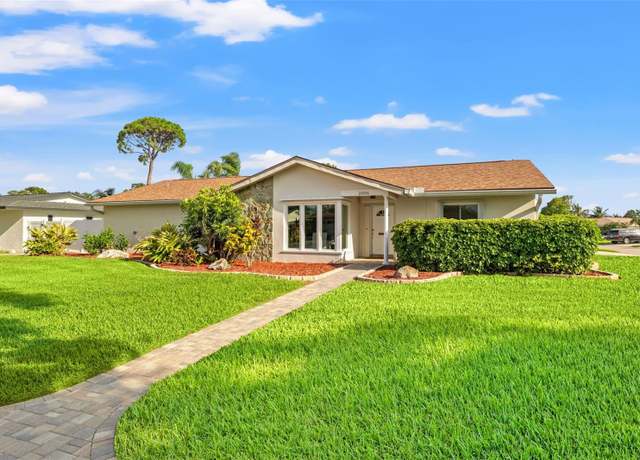 Property at 2006 Tanglewood Dr NE, St Petersburg, FL 33702, 4 beds, 3 baths