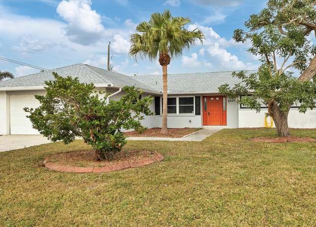 Property at 5221 Lemon Bay Dr, Venice, FL 34293, 2 beds, 2 baths