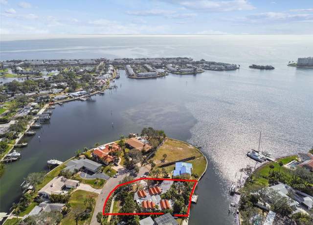 Property at 4811 Paradise Way S, St Petersburg, FL 33705, 3 beds, 2.5 baths