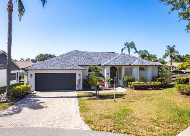 Property at 4822 Hamlets Grove Dr, Sarasota, FL 34235, 4 beds, 3 baths