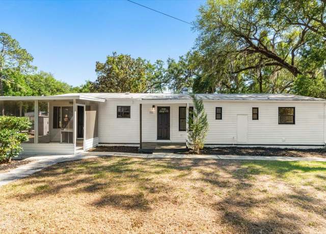 Property at 112 E Mcclendon St, Lady Lake, FL 32159, 3 beds, 2 baths