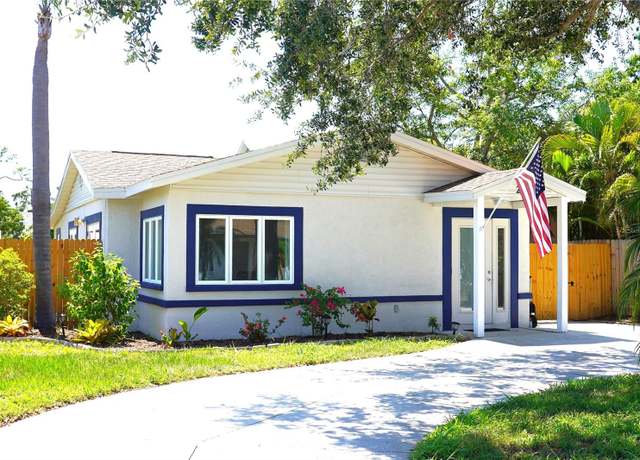 Property at 204 36th St W, Bradenton, FL 34205, 2 beds, 2 baths