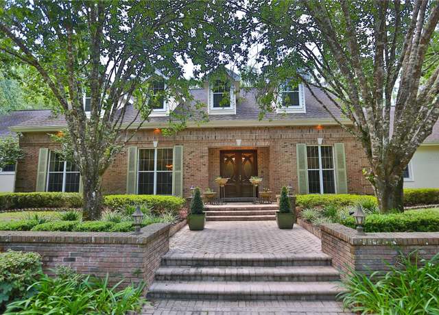 Property at 1300 SW 43rd Pl, Ocala, FL 34471, 4 beds, 4.5 baths