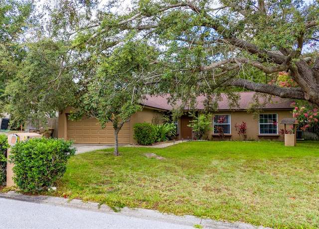 Property at 11649 Crescent Pines Blvd, Clermont, FL 34711, 4 beds, 2 baths