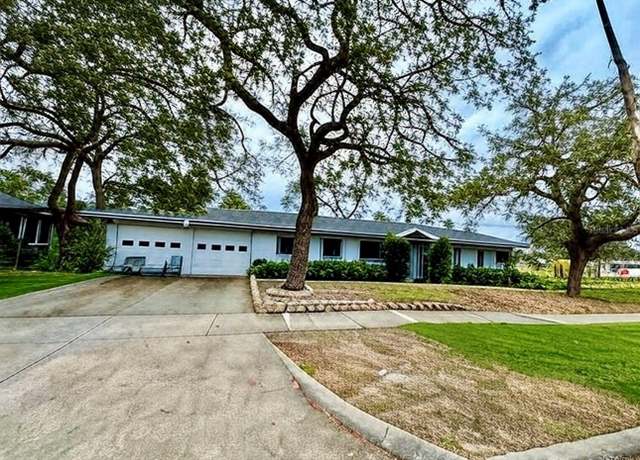 Property at 1005 Apache Trl, Clearwater, FL 33755, 3 beds, 2.5 baths