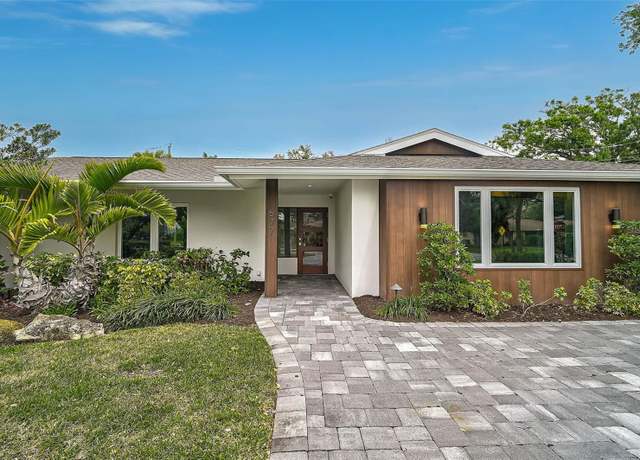 Property at 577 Corwood Dr, Sarasota, FL 34234, 4 beds, 2 baths