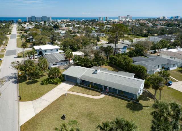 Property at 72 Rockefeller Dr, Ormond Beach, FL 32176, 3 beds, 2.5 baths