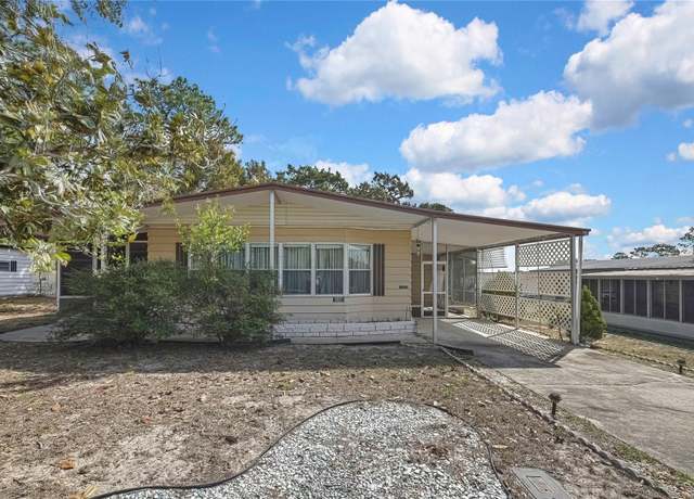 Property at 8006 Mission St, Brooksville, FL 34613, 2 beds, 2 baths