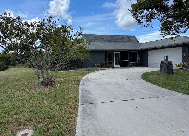 Property at 3231 Meadow Run Dr, Venice, FL 34293, 3 beds, 2 baths