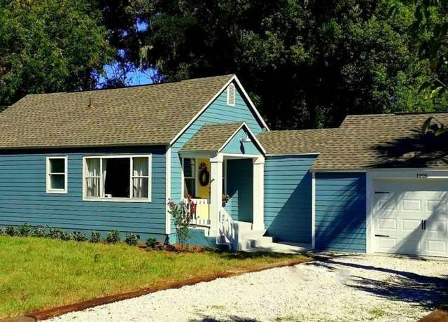 Property at 1225 E 1st Ave, Mount Dora, FL 32757, 3 beds, 1 bath