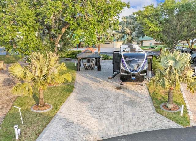 Property at 16353 Cherry Tree Ct, Clermont, FL 34714
