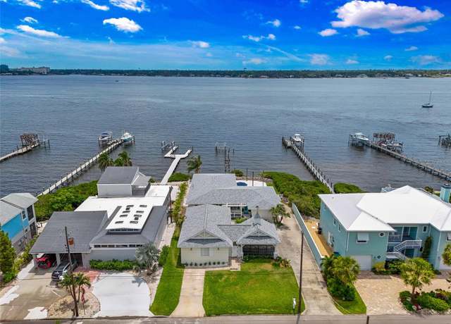 Property at 1907 4th St W, Palmetto, FL 34221, 3 beds, 2 baths