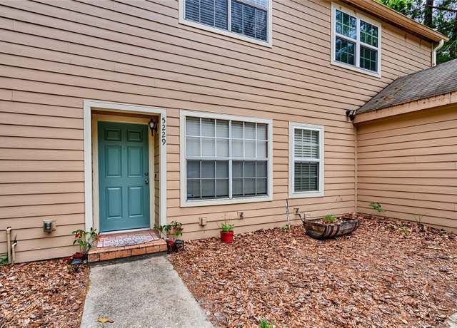 Property at 5229 SW 97th Dr, Gainesville, FL 32608, 2 beds, 2.5 baths
