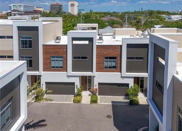 Property at 221 Cosmopolitan Ct, Sarasota, FL 34236, 2 beds, 2.5 baths