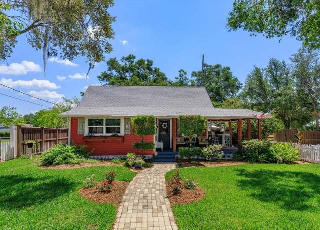 Property at 1010 N Clayton St, Mount Dora, FL 32757, 3 beds, 2.5 baths