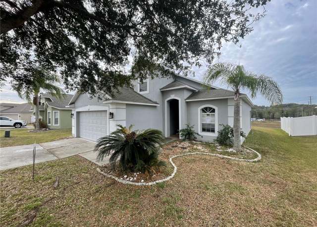 Property at 7533 Merchantville Cir, Zephyrhills, FL 33540, 3 beds, 2.5 baths