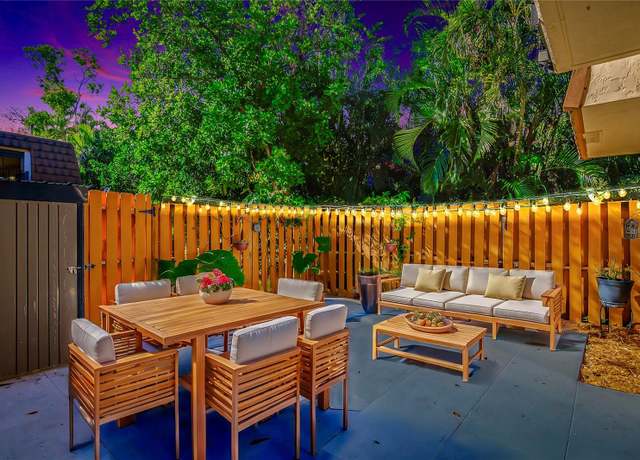 Property at 1428 Park Shore Cir #3, Fort Myers, FL 33901, 2 beds, 2.5 baths