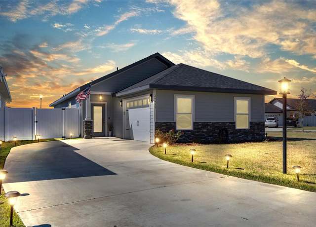 Property at 24435 SW 18 Ln, Newberry, FL 32669, 3 beds, 2 baths