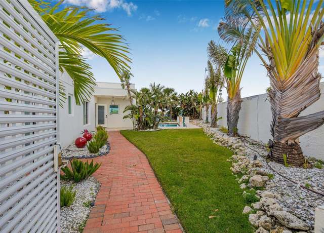 Property at 321 N Boulevard OF The Presidents, Sarasota, FL 34236, 2 beds, 2 baths