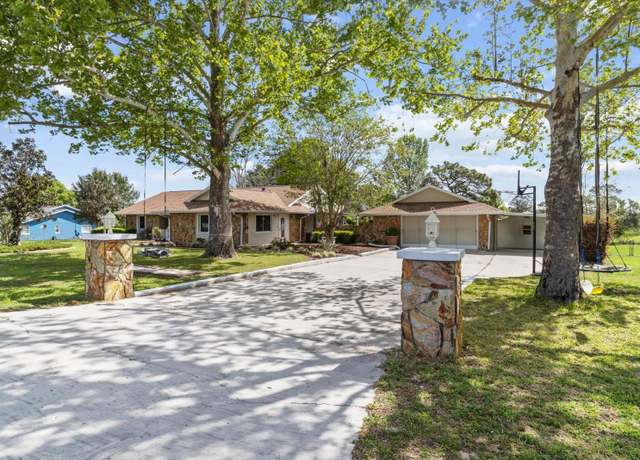 Property at 8921 S Thoroughbred Pt, Inverness, FL 34452, 3 beds, 2 baths