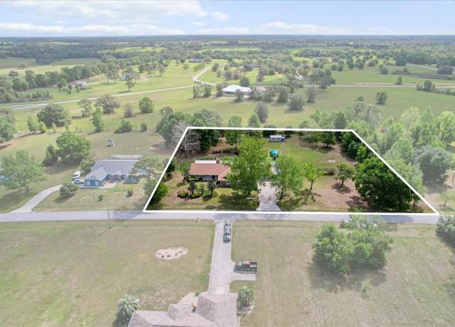 Property at 8921 S Thoroughbred Pt, Inverness, FL 34452, 3 beds, 2 baths