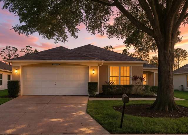 Property at 325 Grosvenor Loop, Davenport, FL 33897, 4 beds, 3 baths