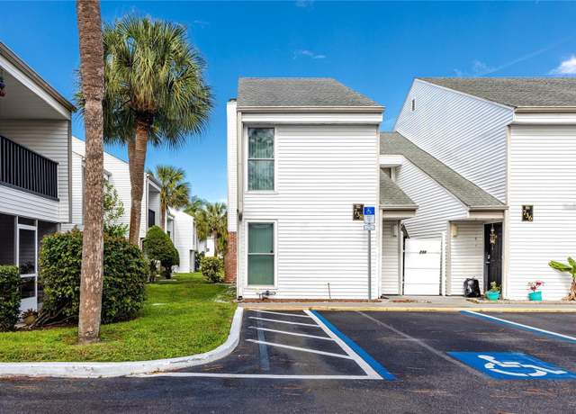 Property at 738 Haven Pl, Tarpon Springs, FL 34689, 3 beds, 2.5 baths