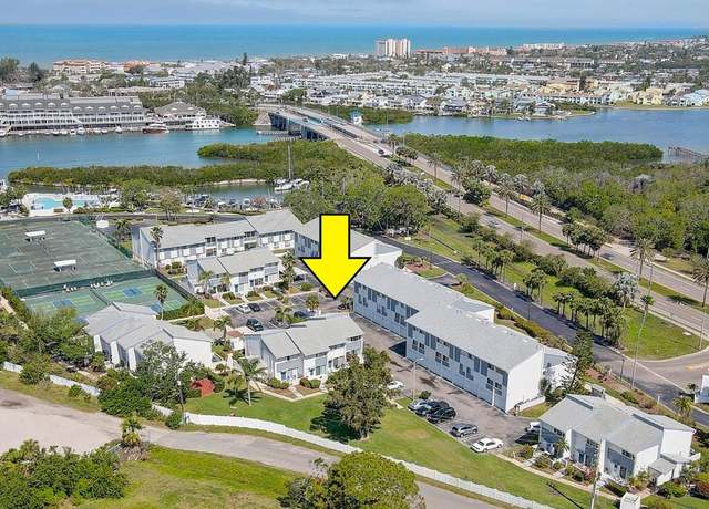 Property at 14800 Walsingham Rd #301, Largo, FL 33774, 2 beds, 2.5 baths