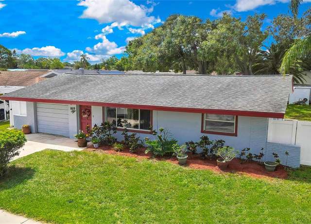 Property at 1809 Chinaberry Dr, Oldsmar, FL 34677, 2 beds, 2.5 baths