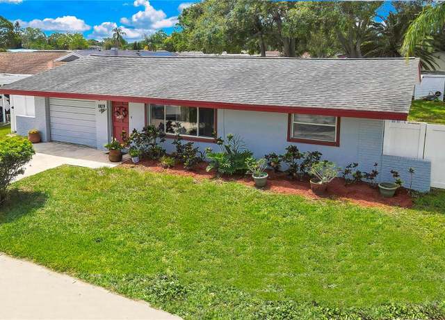 Property at 1809 Chinaberry Dr, Oldsmar, FL 34677, 2 beds, 2.5 baths