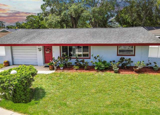 Property at 1809 Chinaberry Dr, Oldsmar, FL 34677, 2 beds, 2.5 baths