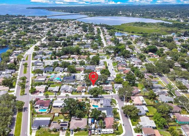Property at 1809 Chinaberry Dr, Oldsmar, FL 34677, 2 beds, 2.5 baths