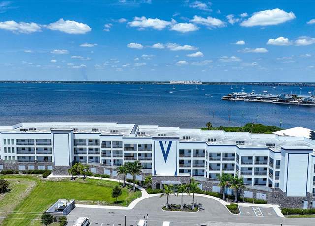 Property at 1425 Park Beach Cir #122, Punta Gorda, FL 33950, 2 beds, 2.5 baths