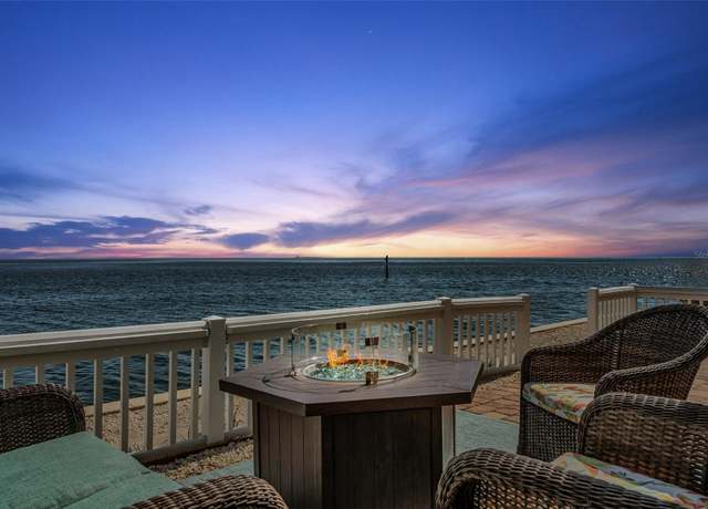 Property at 5240 Coquina Key Dr SE Unit B, St Petersburg, FL 33705, 3 beds, 2.5 baths