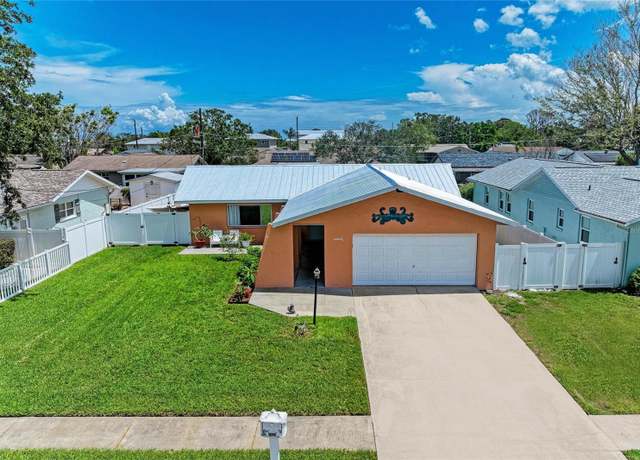Property at 2406 15th St W, Palmetto, FL 34221, 2 beds, 2 baths