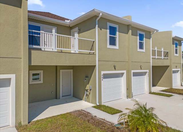 Property at 454 Lake Shore Pkwy, Davenport, FL 33896, 4 beds, 4 baths