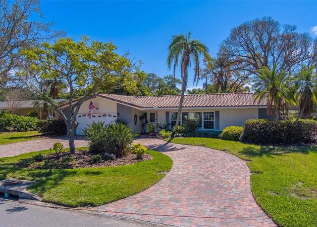 Property at 809 Royal Dr, Largo, FL 33770, 3 beds, 3 baths