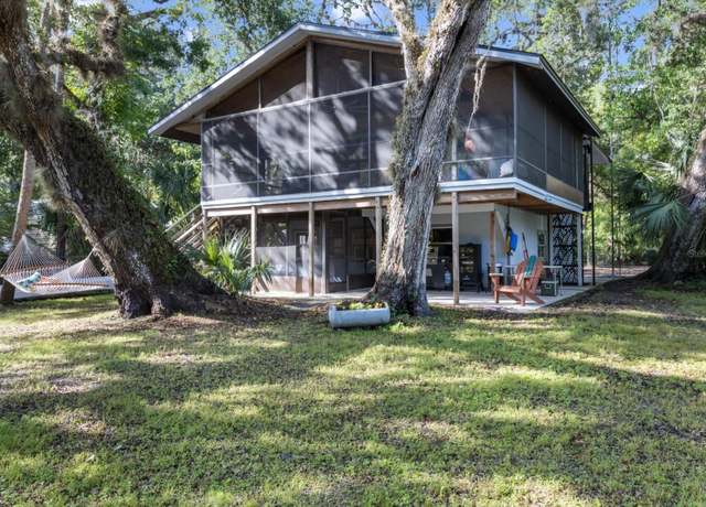 Property at 6373 E River Rd, Hernando, FL 34442, 1 bed, 2 baths